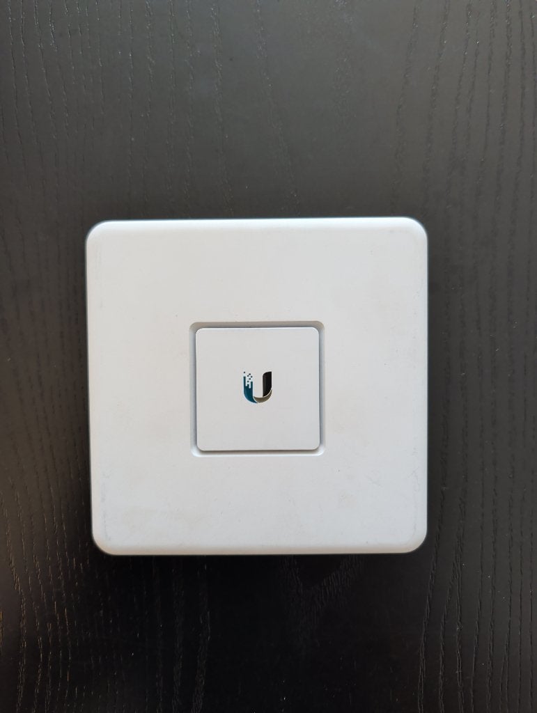 Ubiquiti UniFi Security Gateway (USG) Router, Ophalen of Verzenden, Zo goed als nieuw, Router, Ubiquiti