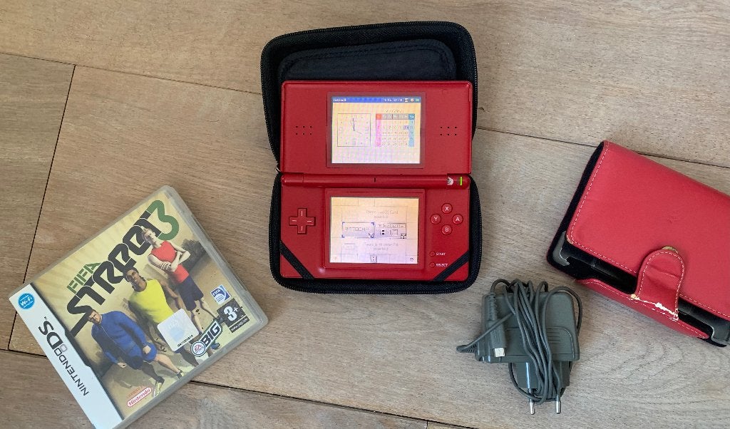 Nintendo DS lite rood met accessoires, Gebruikt, Ophalen of Verzenden, DS Lite, Met beschermhoes of tas