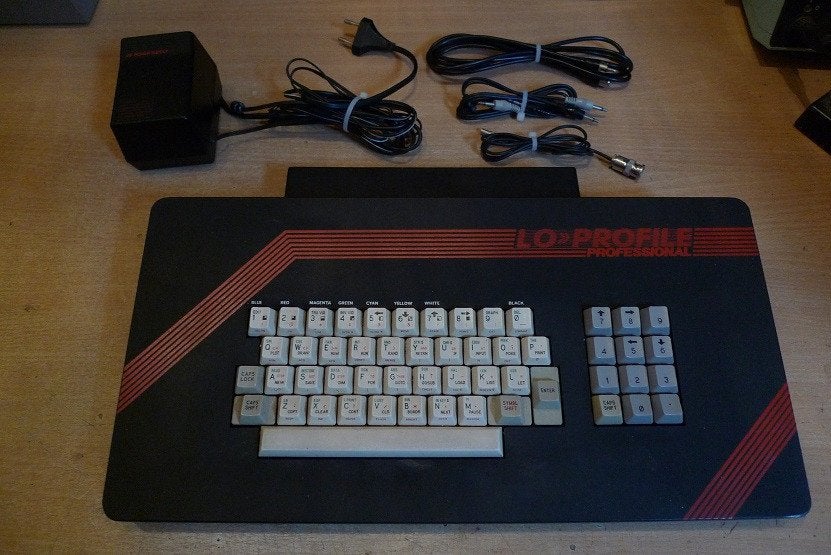 ZX Spectrum Personal Computer met Lo-Profile toetsenbord..., Computers en Software, Vintage Computers, Ophalen of Verzenden, Sinclair zx spectrum