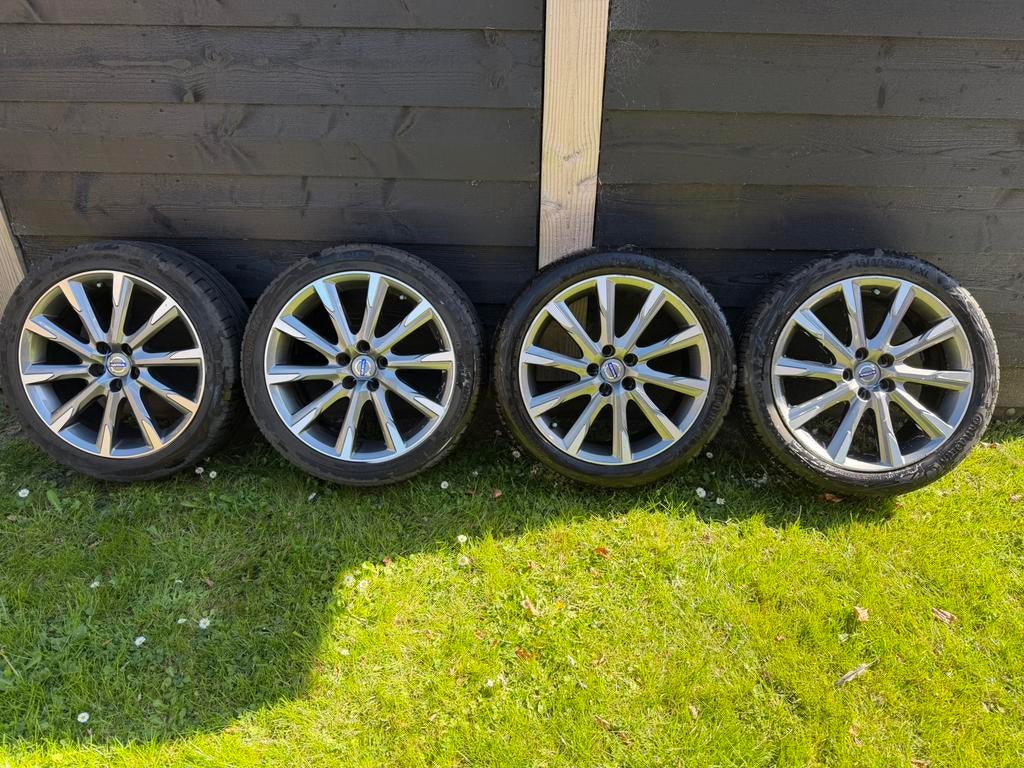 LM veleg met zomerbanden Volvo V70 18’’, Auto-onderdelen, Banden en Velgen, Ophalen, 18 inch, 245 mm, Zomerbanden