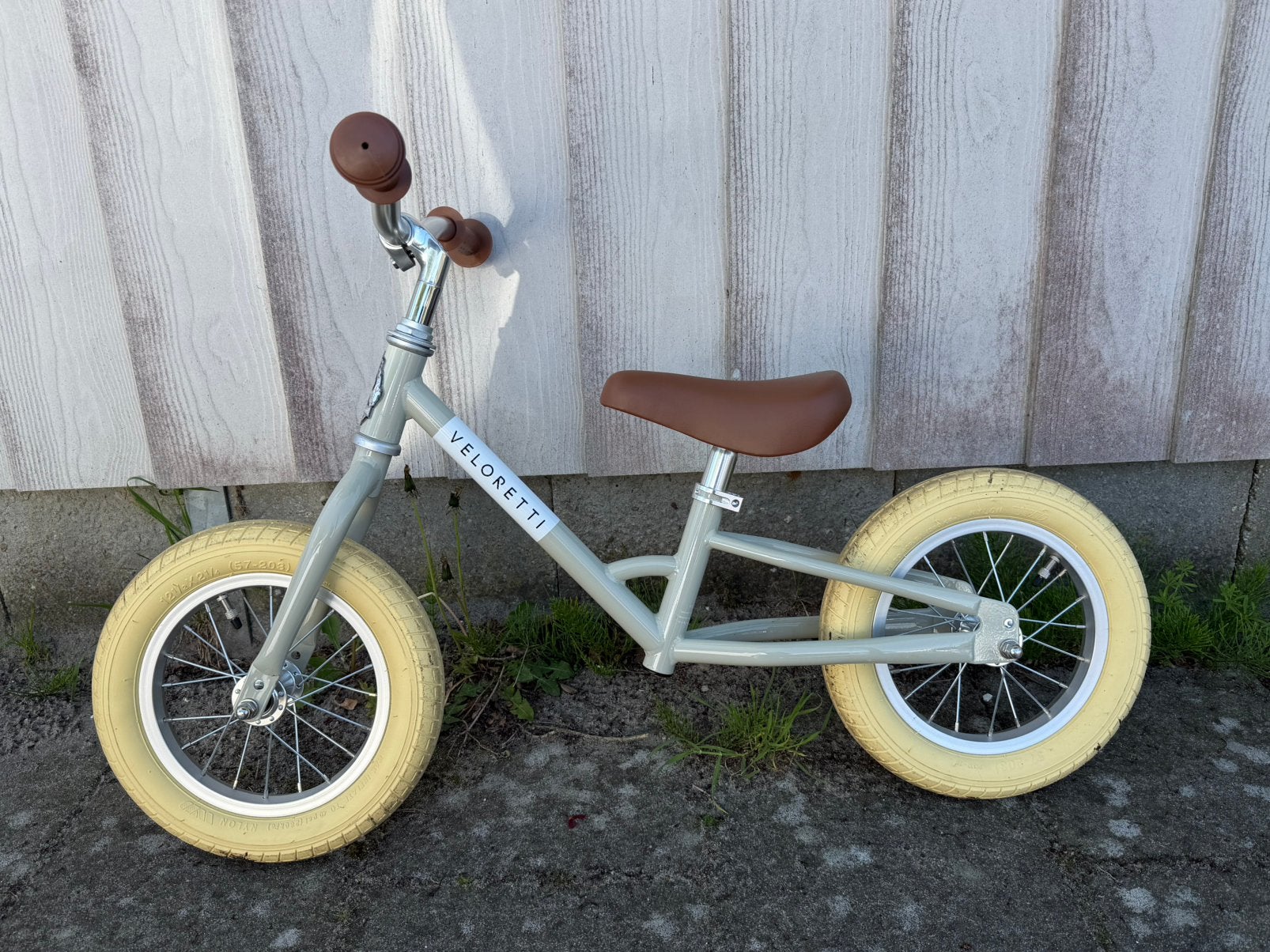 Nieuwstaat Veloretti Mini Pebble Grey Loopfiets Kinderfiets, Fietsen en Brommers, Ophalen, Zo goed als nieuw