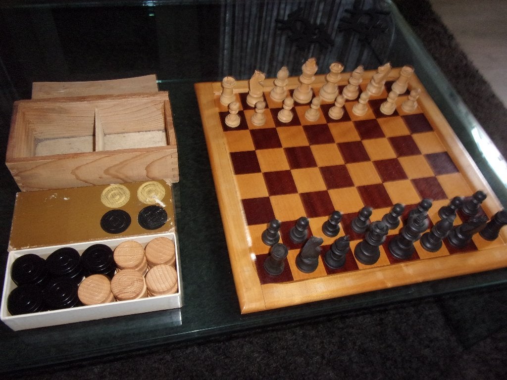 DAM-SCHAAKBORD incl. Damschijven en Schaakstukken, Een of twee spelers, Ophalen of Verzenden, Gebruikt