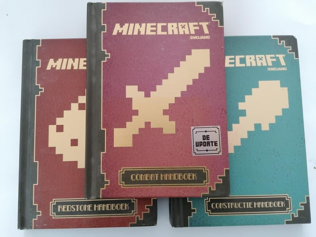 Minecraft Handboeken - Redstone, Combat & Constructie, Ophalen of Verzenden, Zo goed als nieuw