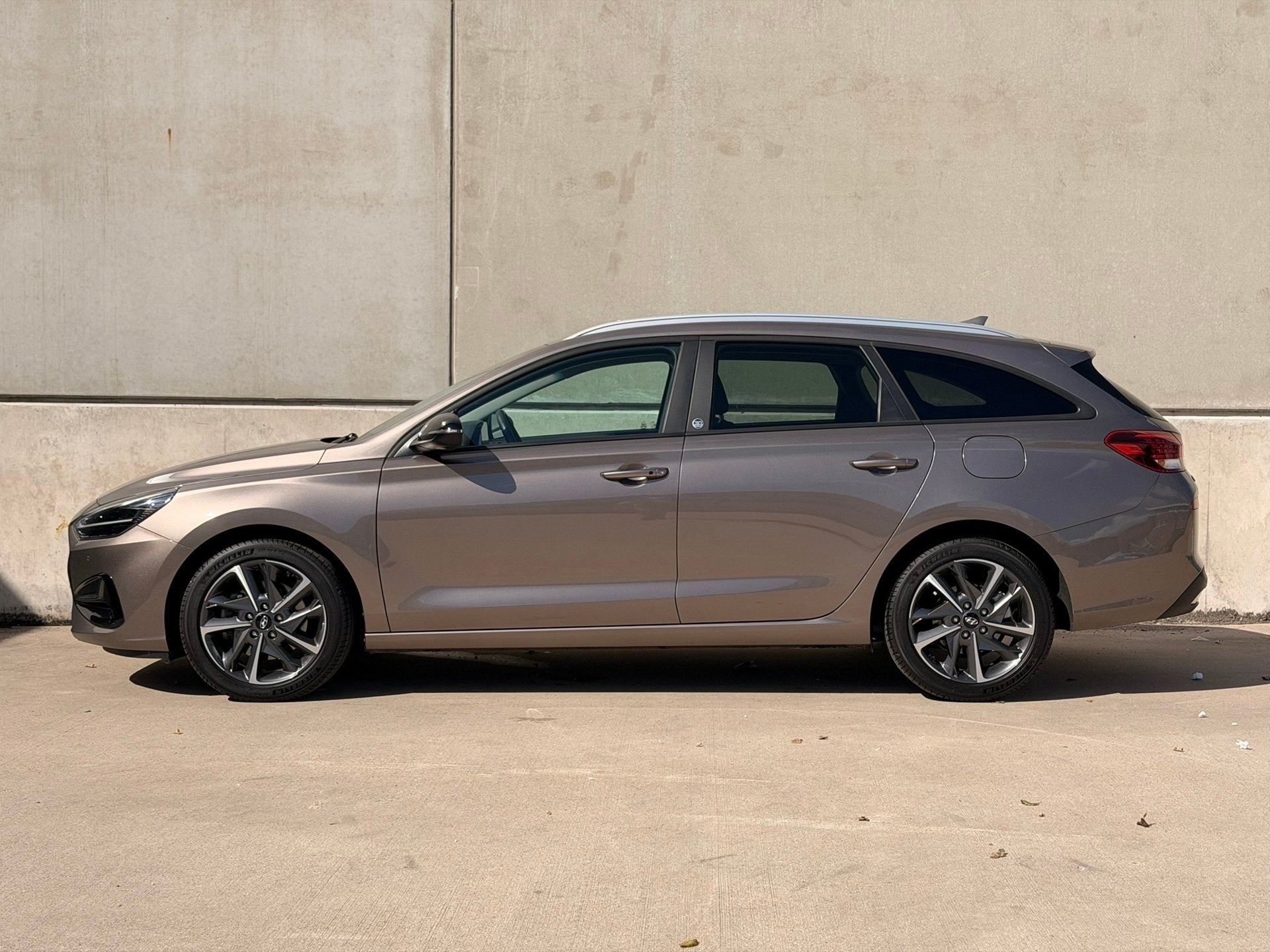 Hyundai i30 Wagon 1.0 T-GDi MHEV Comfort Smart Virtual Camer, Auto's, Voorwielaandrijving, Stof, Gebruikt, Bruin