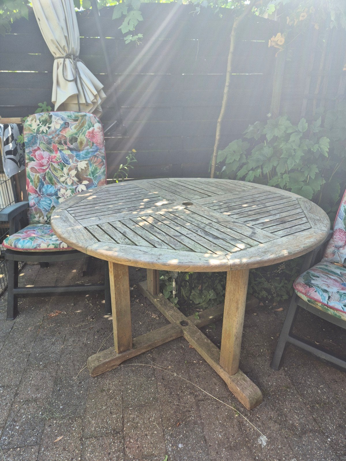 Ronde tuintafel, Ophalen, 4 zitplaatsen, Gebruikt, Eettafel