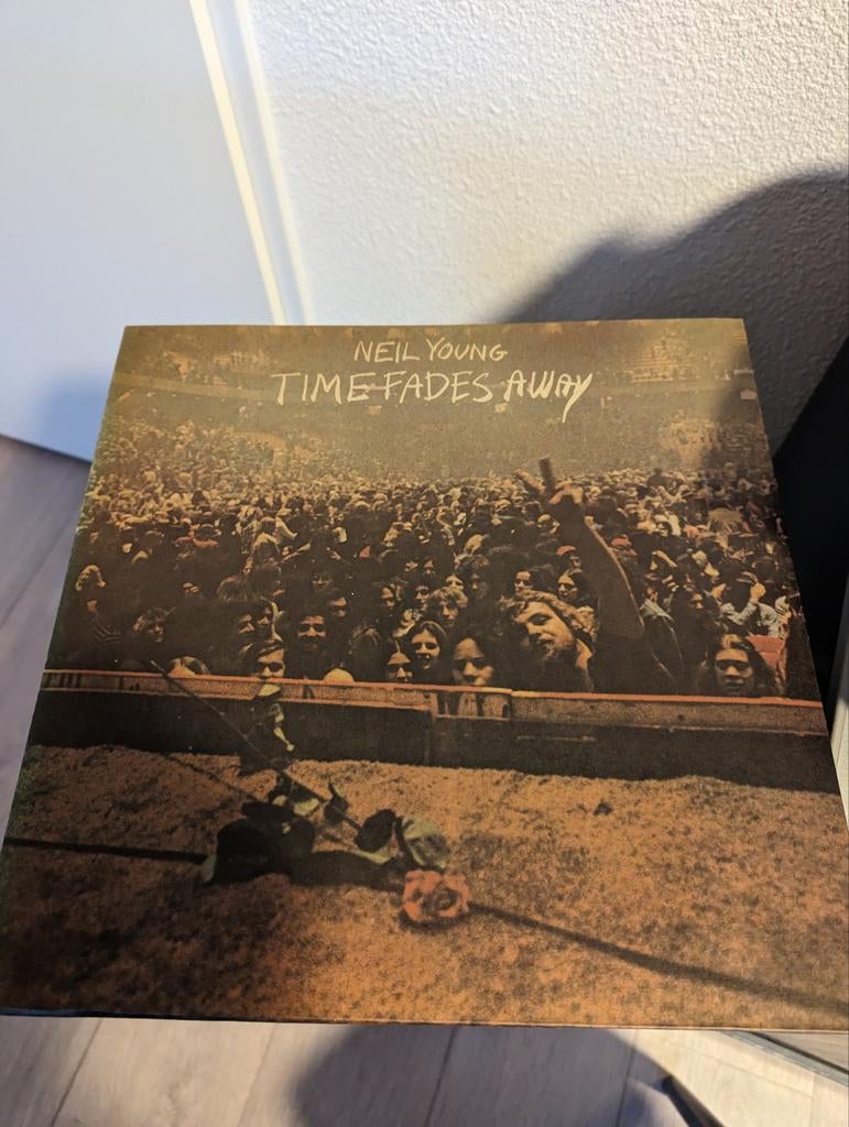 Neil Young - Times Fades Away ( vinyl lp), Cd's en Dvd's, Vinyl | Rock, Ophalen of Verzenden, Gebruikt, 12 inch, Poprock