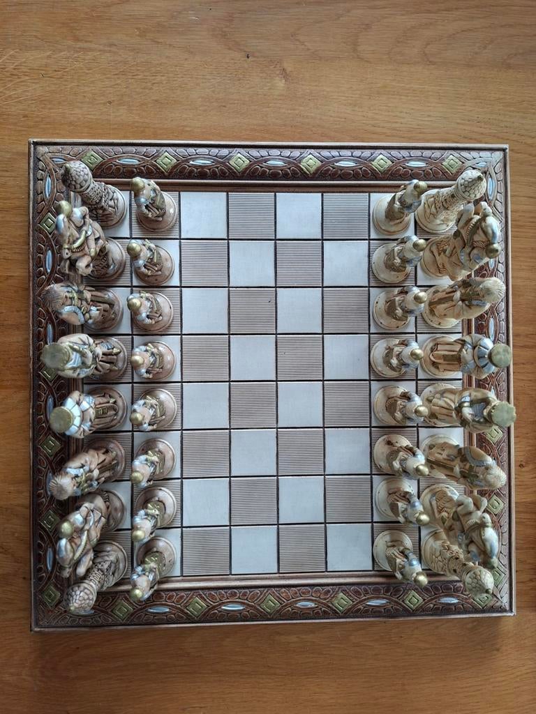 Handgemaakt Schaakbord met Unieke Stukken uit Griekenland, Ophalen, Minder dan 500 stukjes, Zo goed als nieuw, Schaken