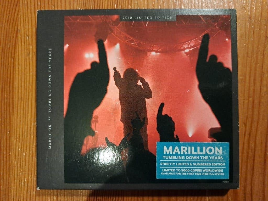 Marillion, cd: Tumbling Down the Years. (limited 1100/5000), Ophalen of Verzenden, Zo goed als nieuw, Poprock