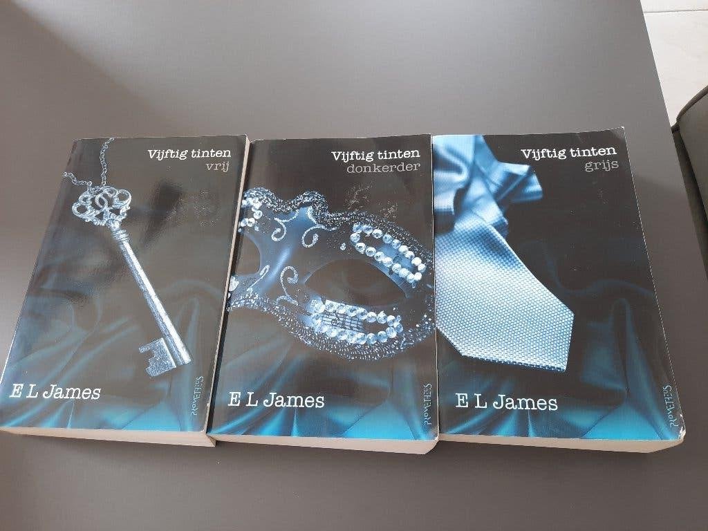 3 boeken uit de serie Vijftig tinten, Ophalen of Verzenden, Zo goed als nieuw, E.L. James