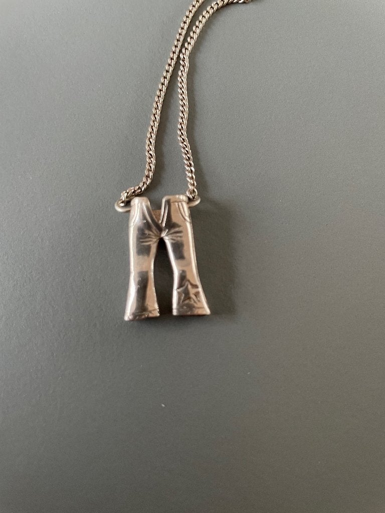Zilveren hanger | jeans | bedel, Ophalen, Gebruikt, Overige voorstellingen, Zilver