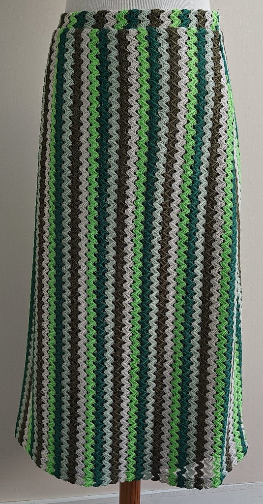 Vila midi skirt in groene kleuren mt. M, Maat 38/40 (M), Vila, Nieuw, Ophalen of Verzenden