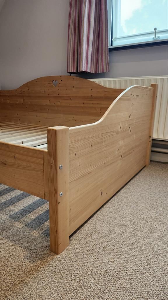 Massief houten kinderbed twijfelaar 120 x 200 cm izgs, Ophalen, Zo goed als nieuw, Twijfelaar, 120 cm