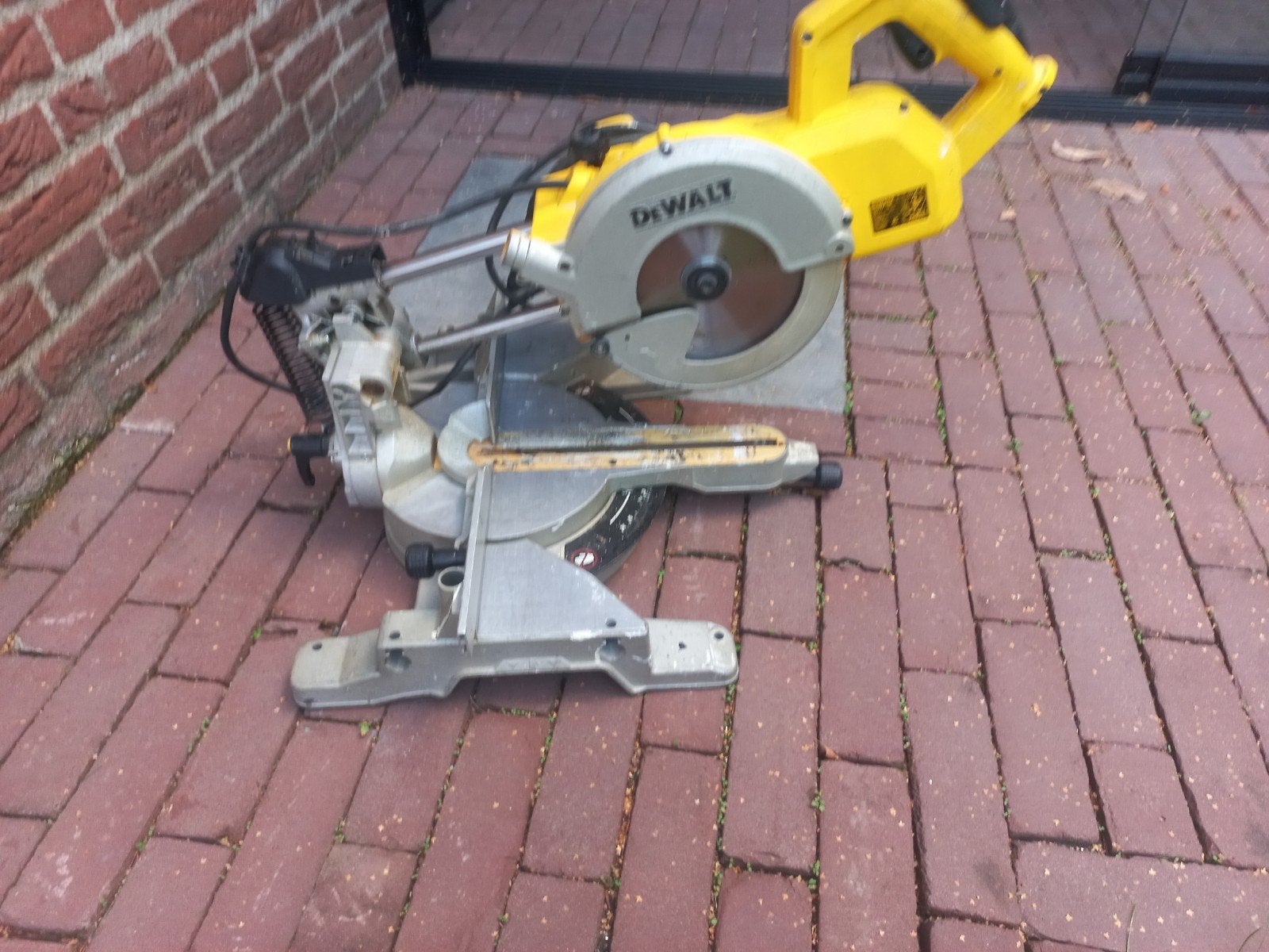 DeWalt  afkortzaag, Ophalen, 70 mm of meer, Zo goed als nieuw, Afkortzaag