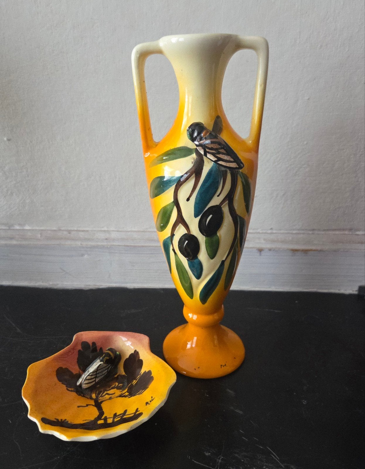 Vaas en schaaltje met cicade, Antiek en Kunst, Ophalen of Verzenden