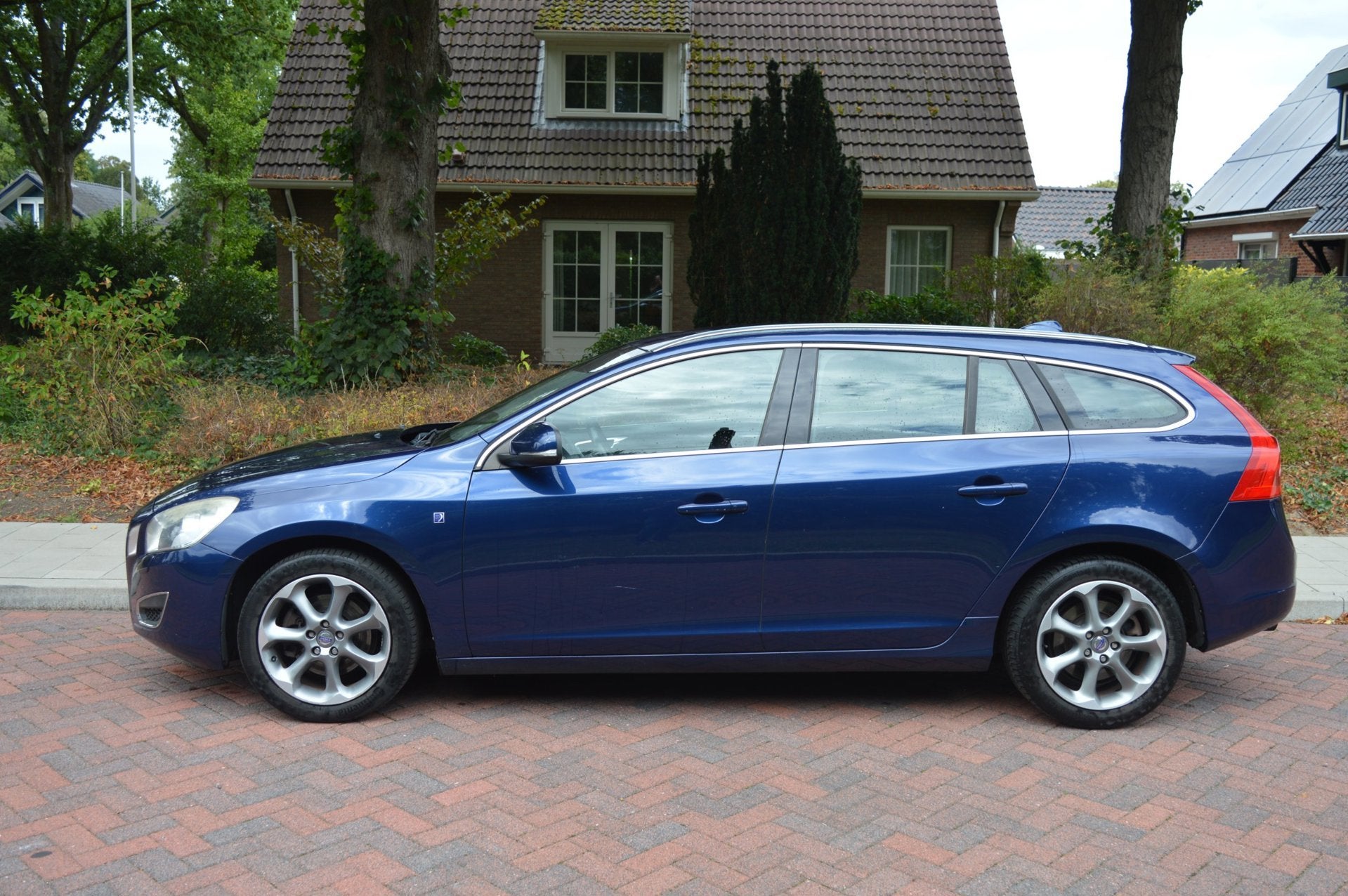 Volvo V60 1.6 T3 Ocean Race /dealer onderhouden, Auto's, Voorwielaandrijving, 15 km/l, Gebruikt, Zwart