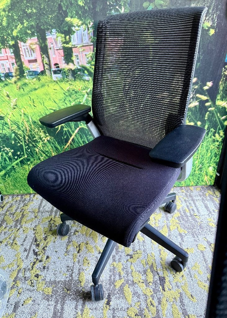 Bureaustoel merk Asis met netweave rug en lendesteun. 75€, Ophalen, Zwart, Zo goed als nieuw, Bureaustoel