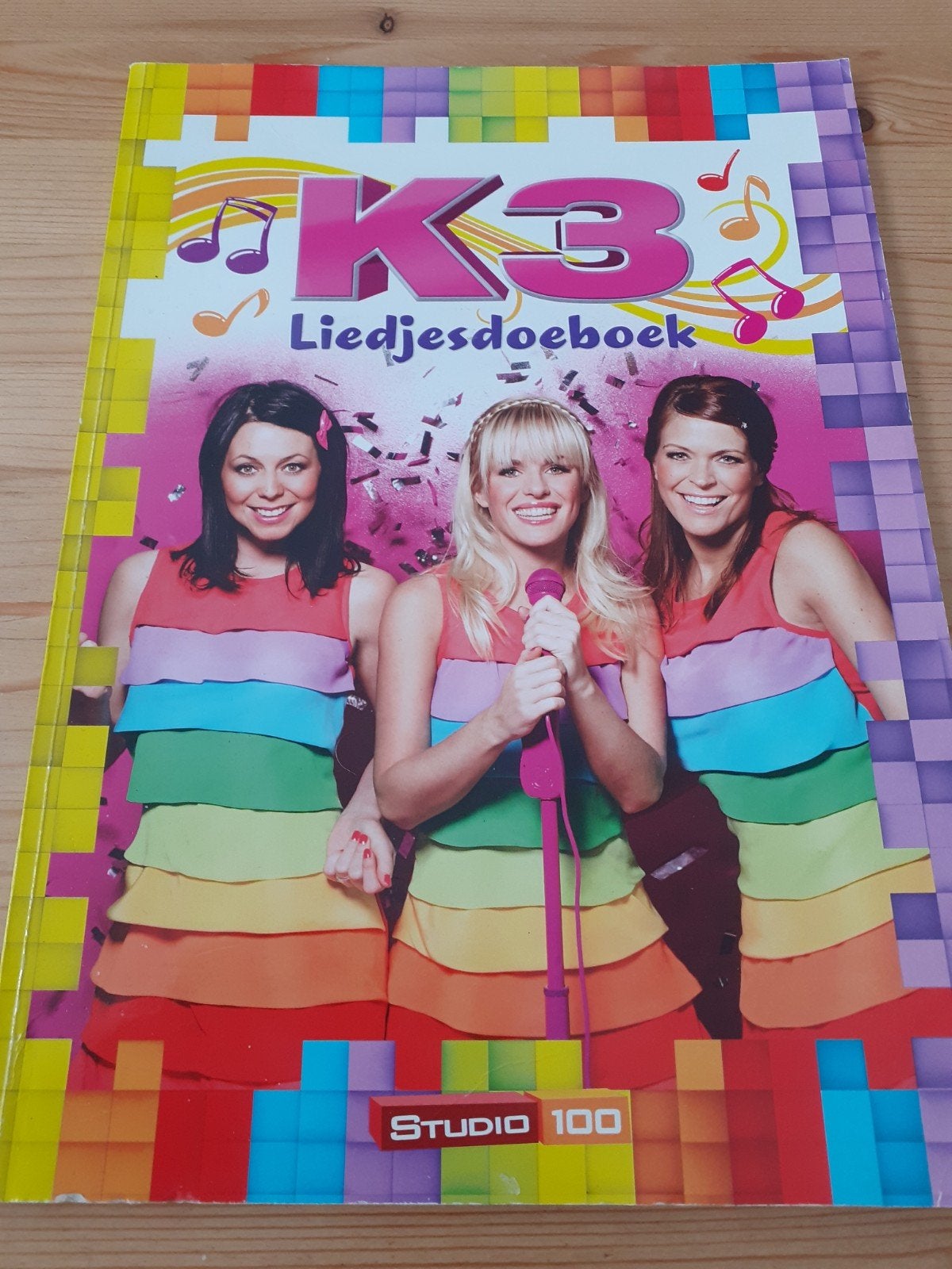 K3 Liedjesdoeboek - Studio 100, Ophalen of Verzenden, Zo goed als nieuw