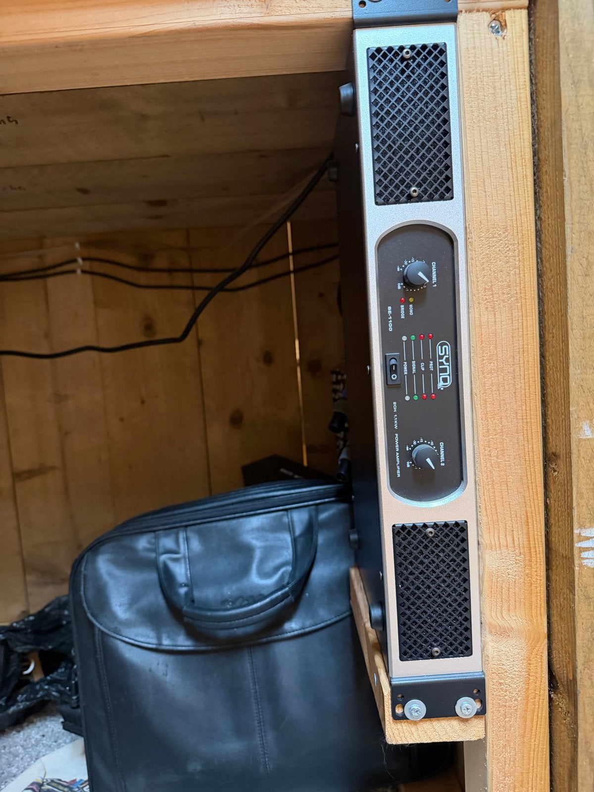 SYNQ D-Series D-1000 Eindversterker, Ophalen, Gebruikt, 1000 watt of meer, P.A.