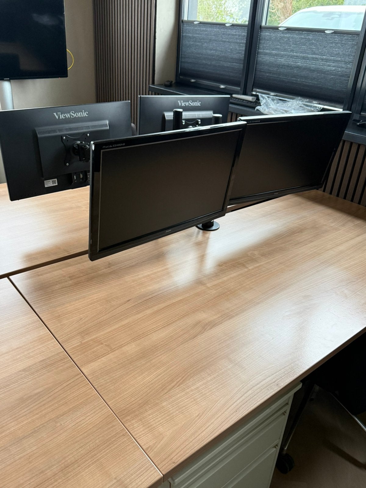 6x 24" Full HD Monitor (6 stuks) + 3x Dual Monitorarm, Ophalen, IPS, Full HD, VGA