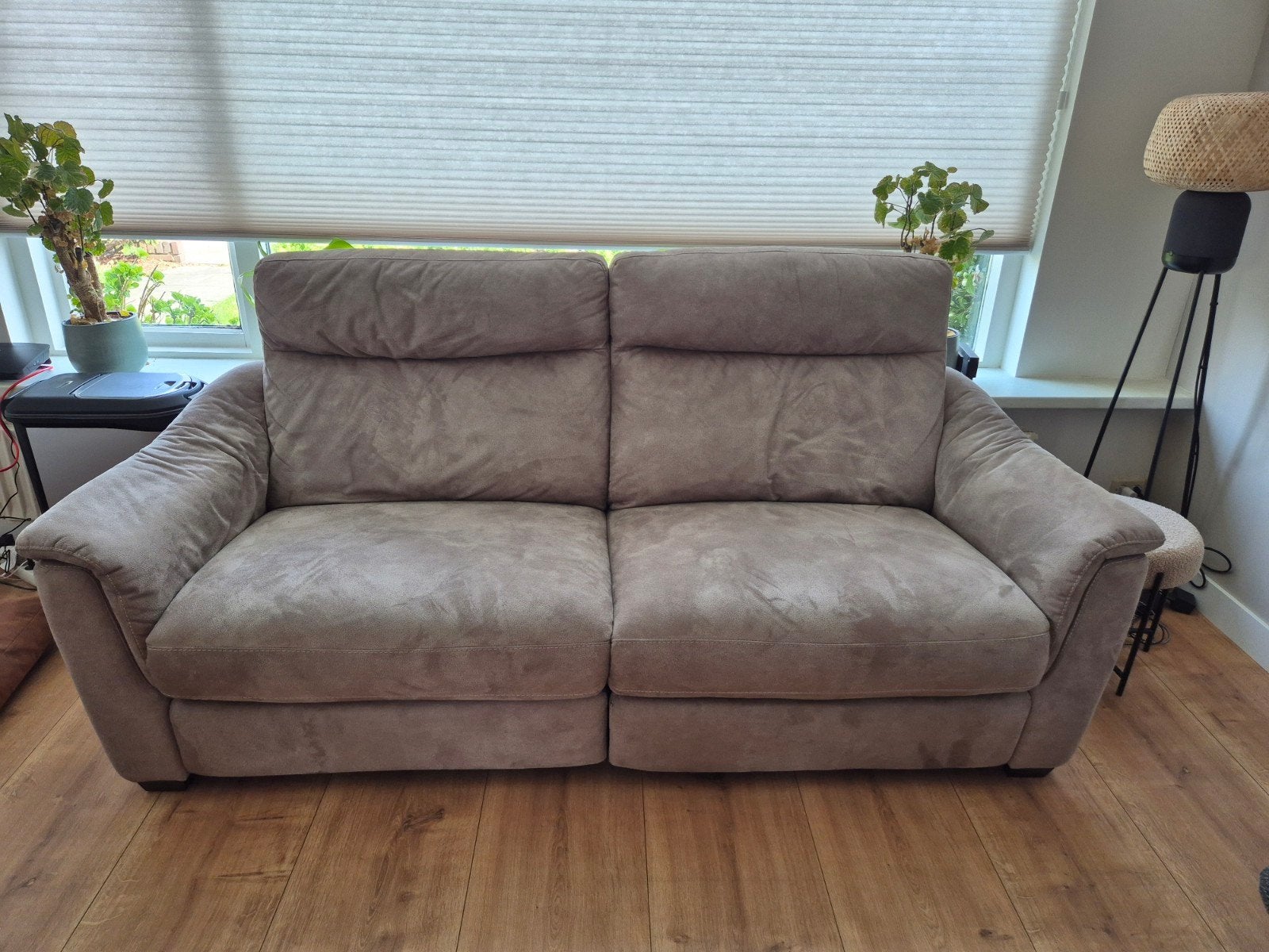 Twee zo goed als nieuwe banken, 1 met relaxstand, Tweepersoons, 75 tot 100 cm, Ophalen of Verzenden, Zo goed als nieuw