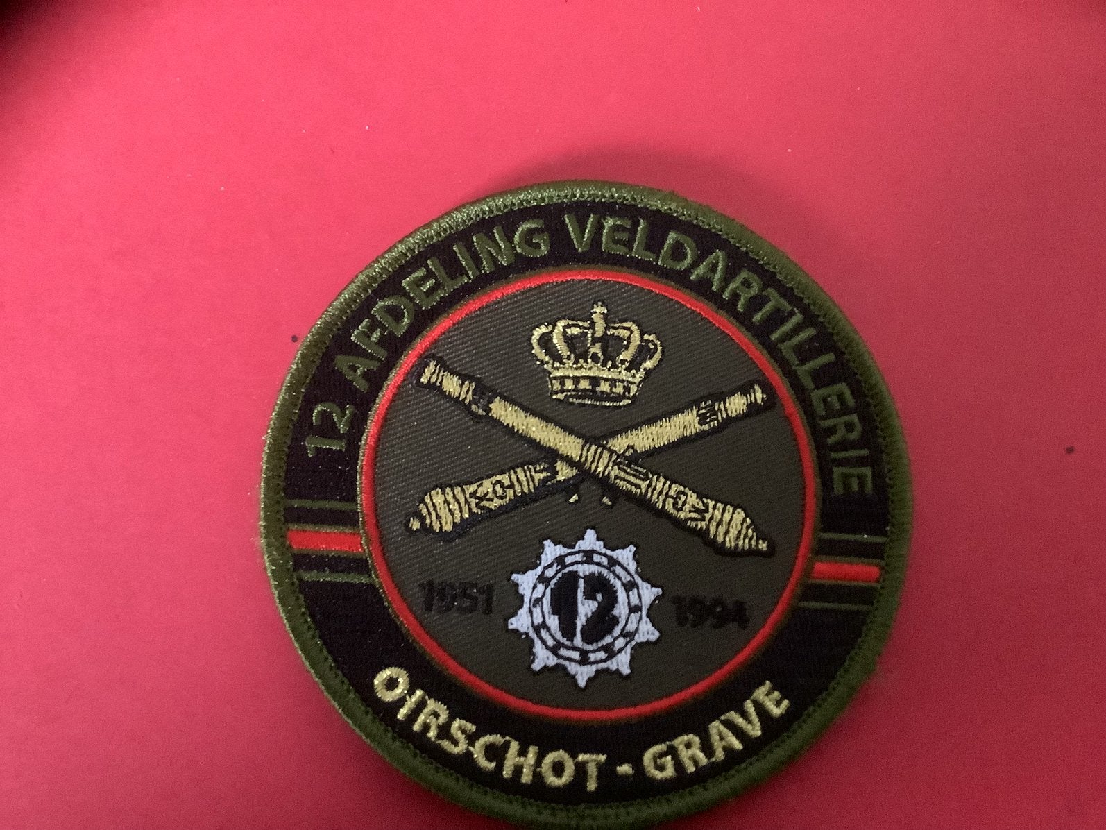 Badge van de Artillerie met velcro, Ophalen of Verzenden, Landmacht, Nederland, Embleem of Badge