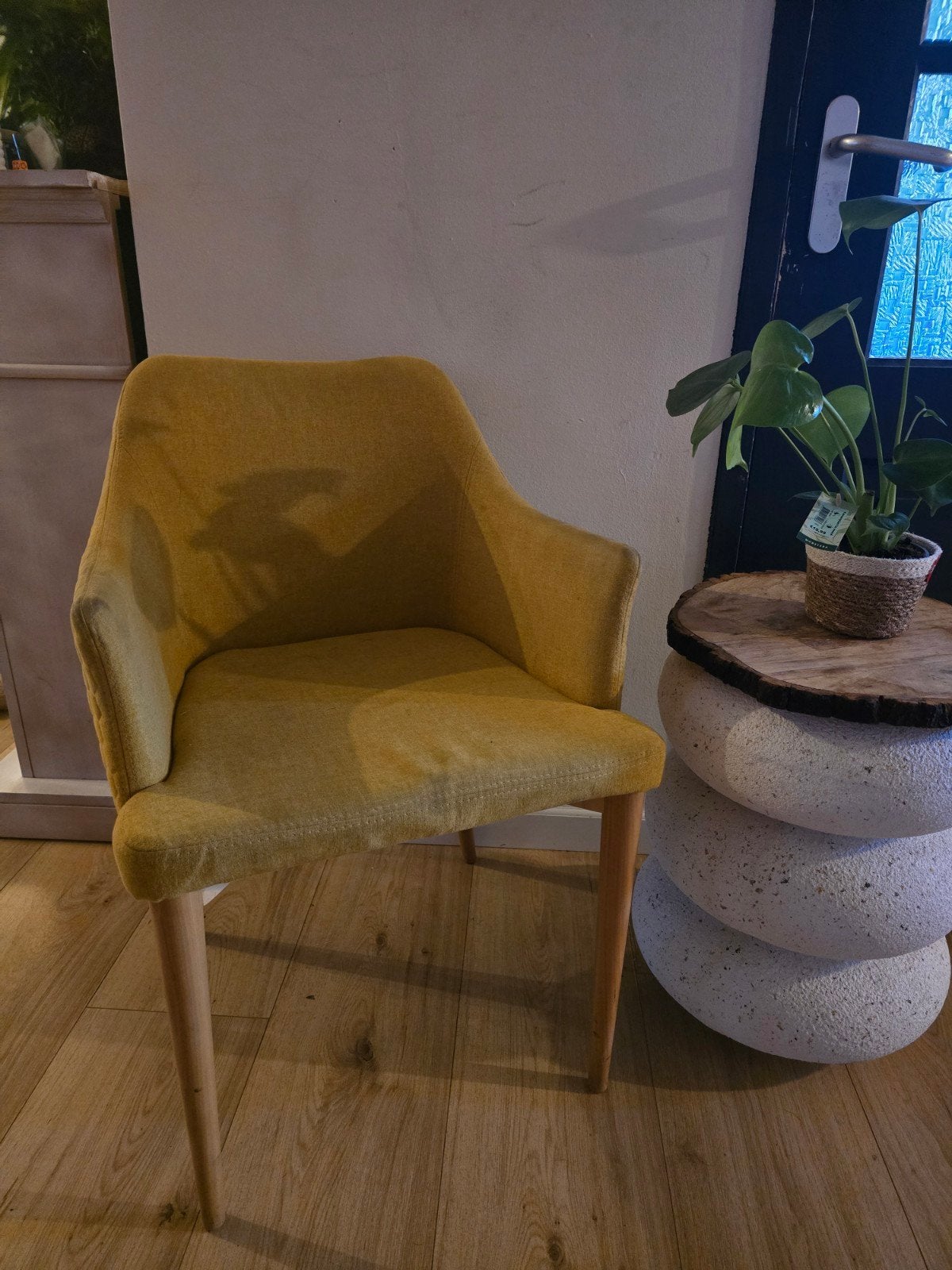 Gratis af te halen – 5 okergele eetkamerstoelen, Hout, Overige kleuren, Modern, Scandinavisch, Ophalen of Verzenden