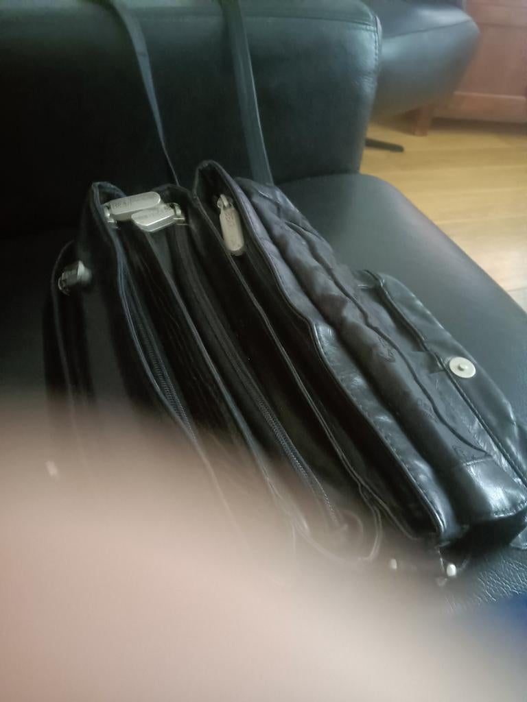 Gezocht, bear handtas zwart, Ophalen of Verzenden, Zo goed als nieuw, Zwart, Handtas