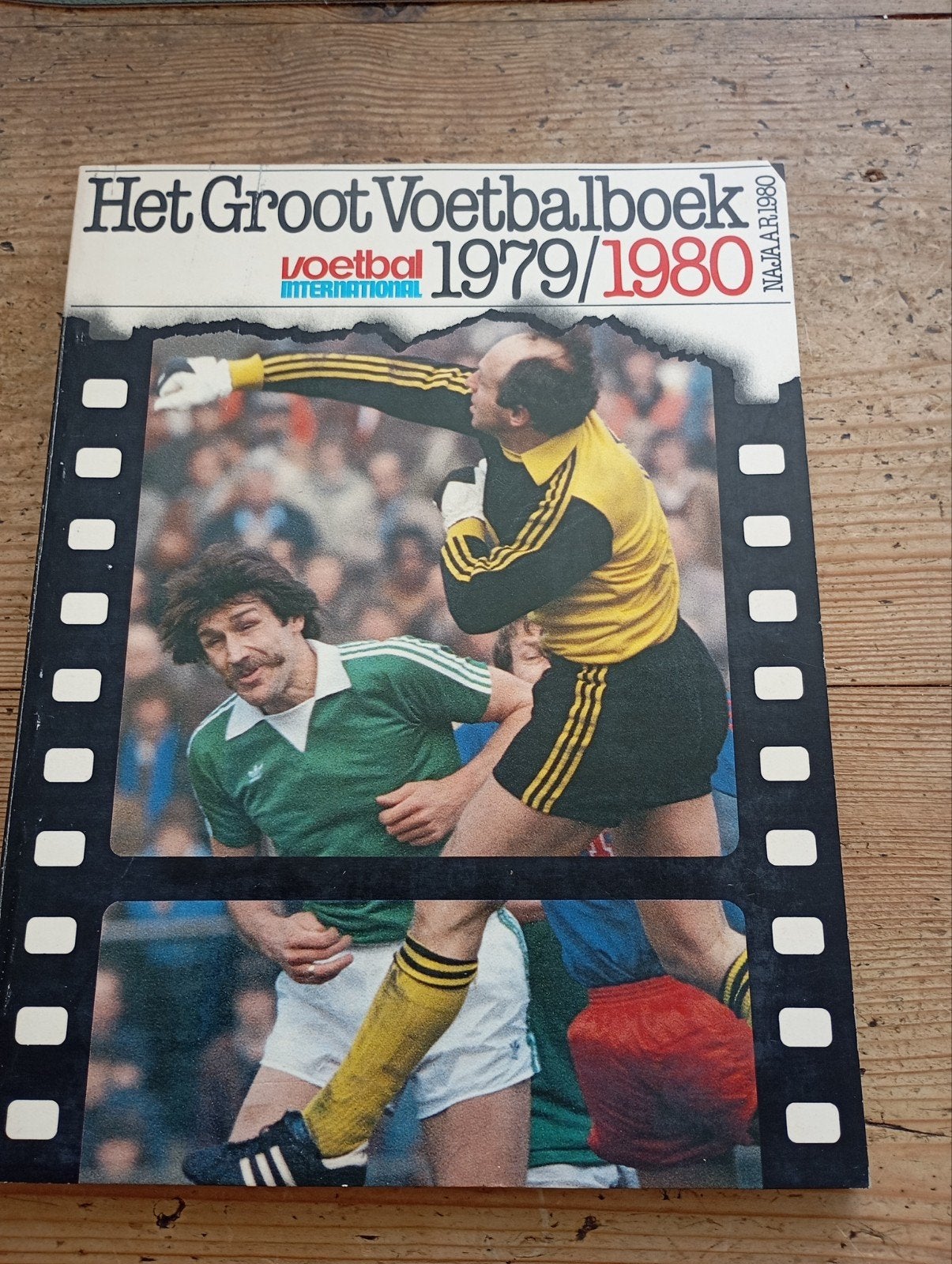 Vintage Het Groot Voetbalboek 1979/1980voetbal International, Ophalen of Verzenden, Zo goed als nieuw, Balsport