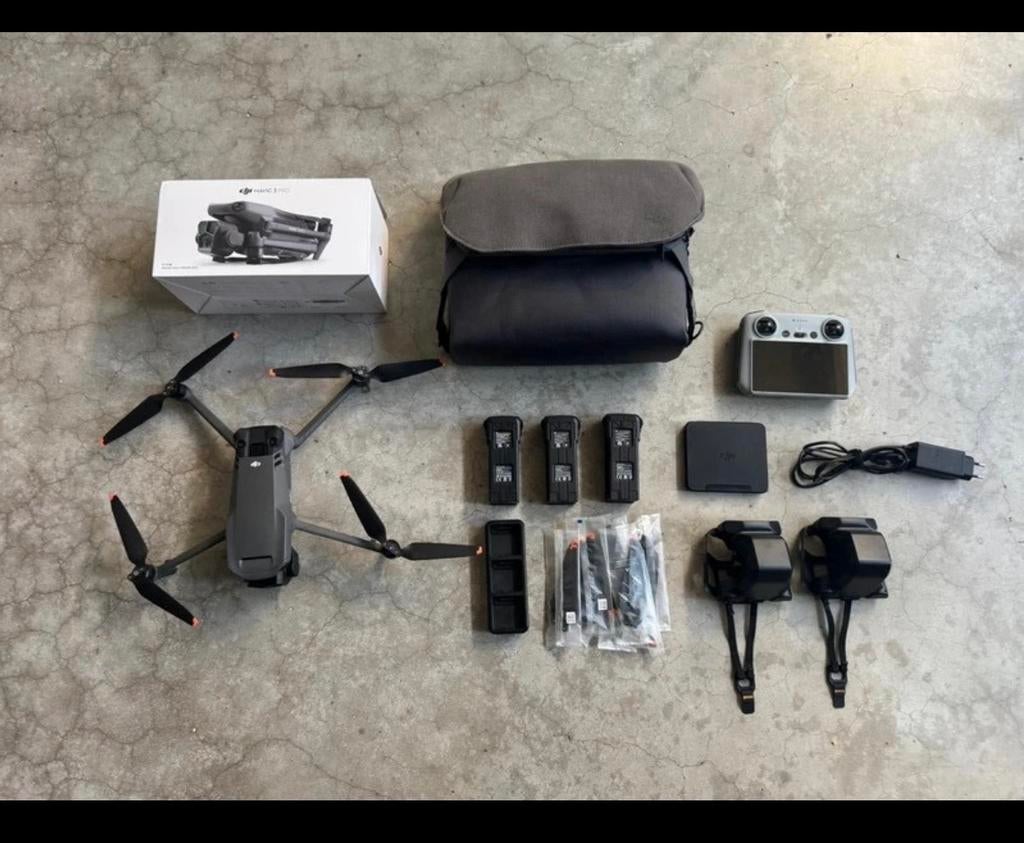 DJI Mavic 3 Pro Fly More Combo - Zo goed als nieuw, Audio, Tv en Foto, Drones, 30 tot 45 minuten, Extra accu('s), Ophalen of Verzenden