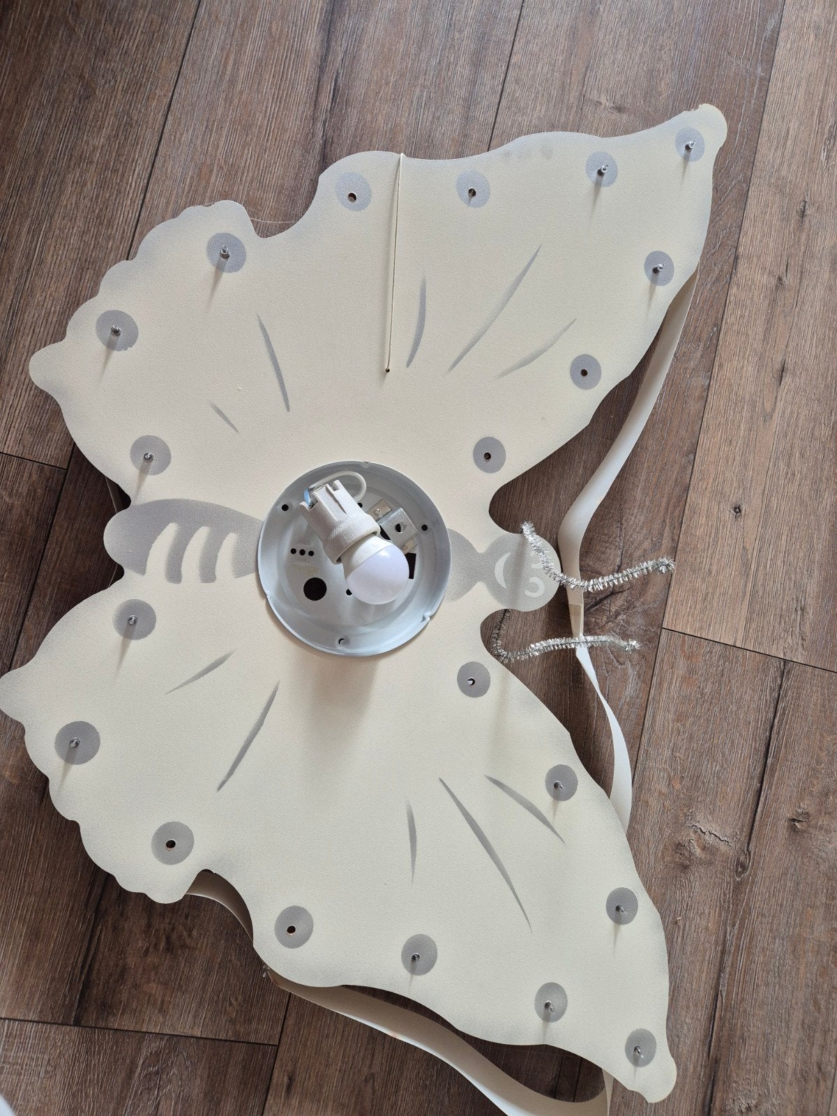 Vlinder plafondlamp kinderkamer - 2 lampjes defect, Ophalen, Gebruikt, Beige, E14 (klein)