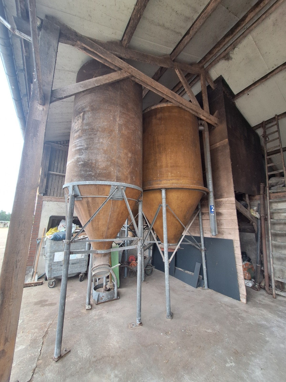 Voersilo's: 1x 3 ton en 1x 4 ton, Ophalen of Verzenden