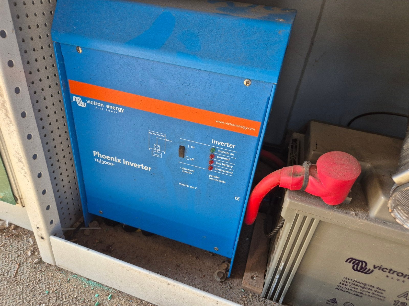 Victron Energy Phoenix Inverter met accu en webasto standkac, Ophalen of Verzenden, Gebruikt