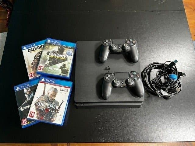 PS4 slim (1Tb) with 2 controllers and 4 games, Spelcomputers en Games, Games | Sony PlayStation 4, 3 spelers of meer, Ophalen