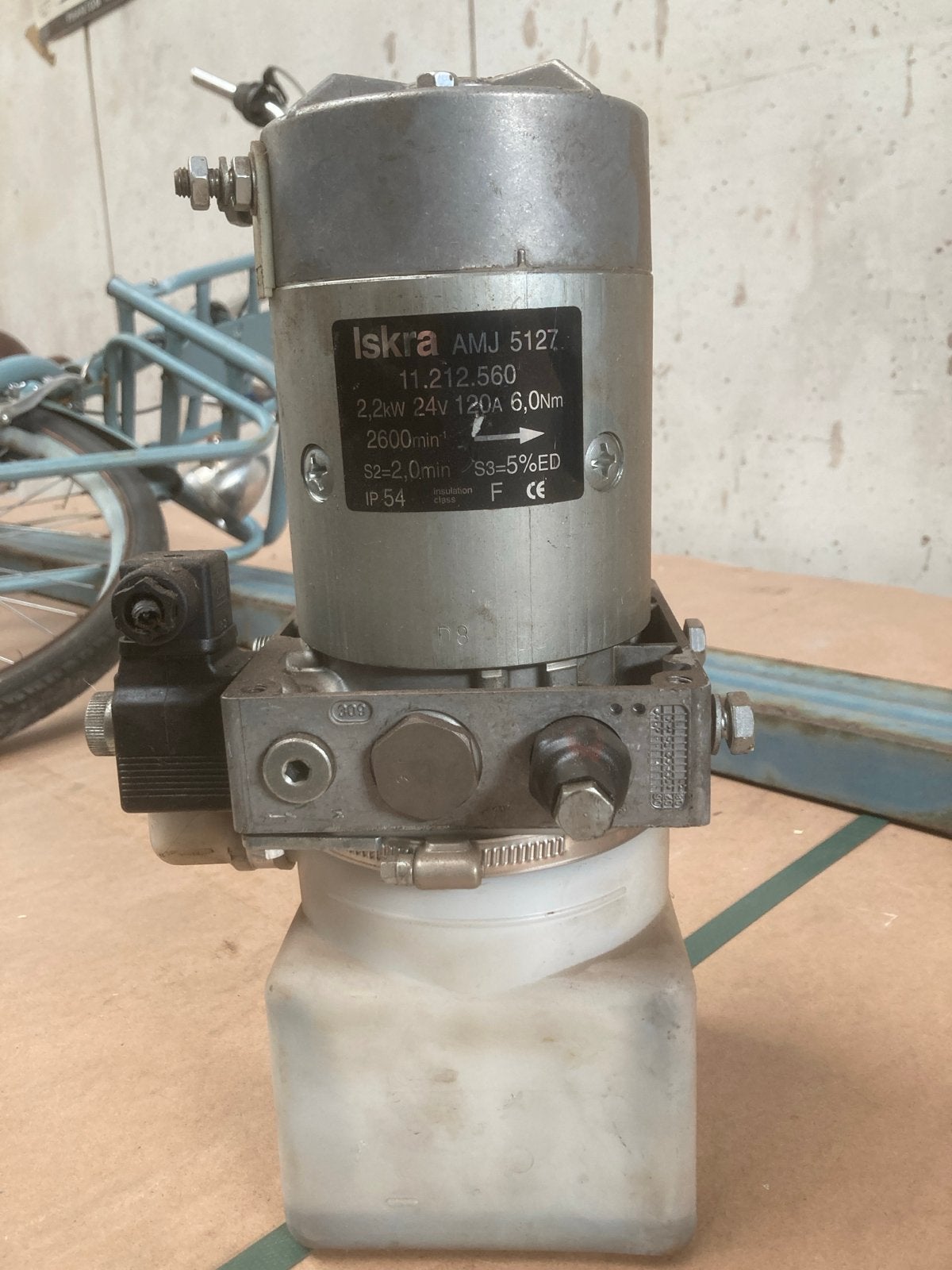 2x Hydrauliek unit 2,2kW 24V 2L/min met daalventiel, Ophalen of Verzenden