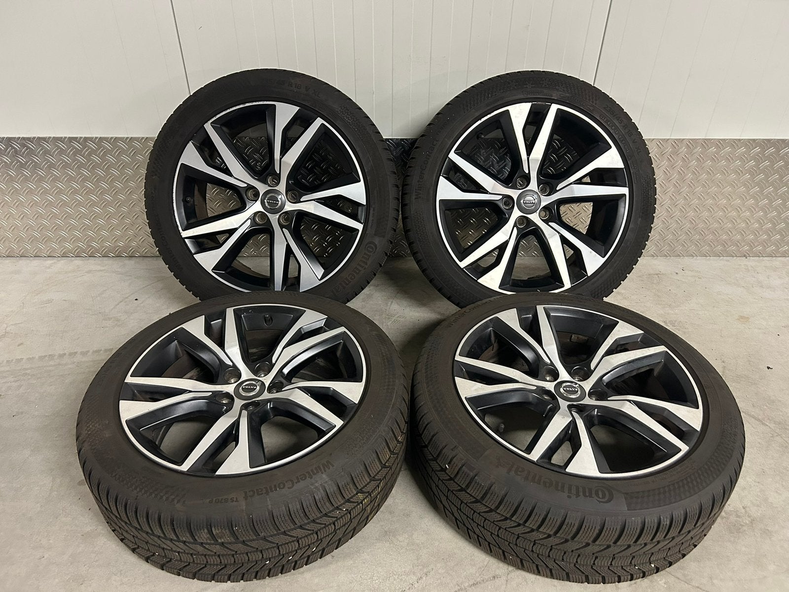Originele Volvo S60 V60 R-design 18 inch 5x108 Conti Winter