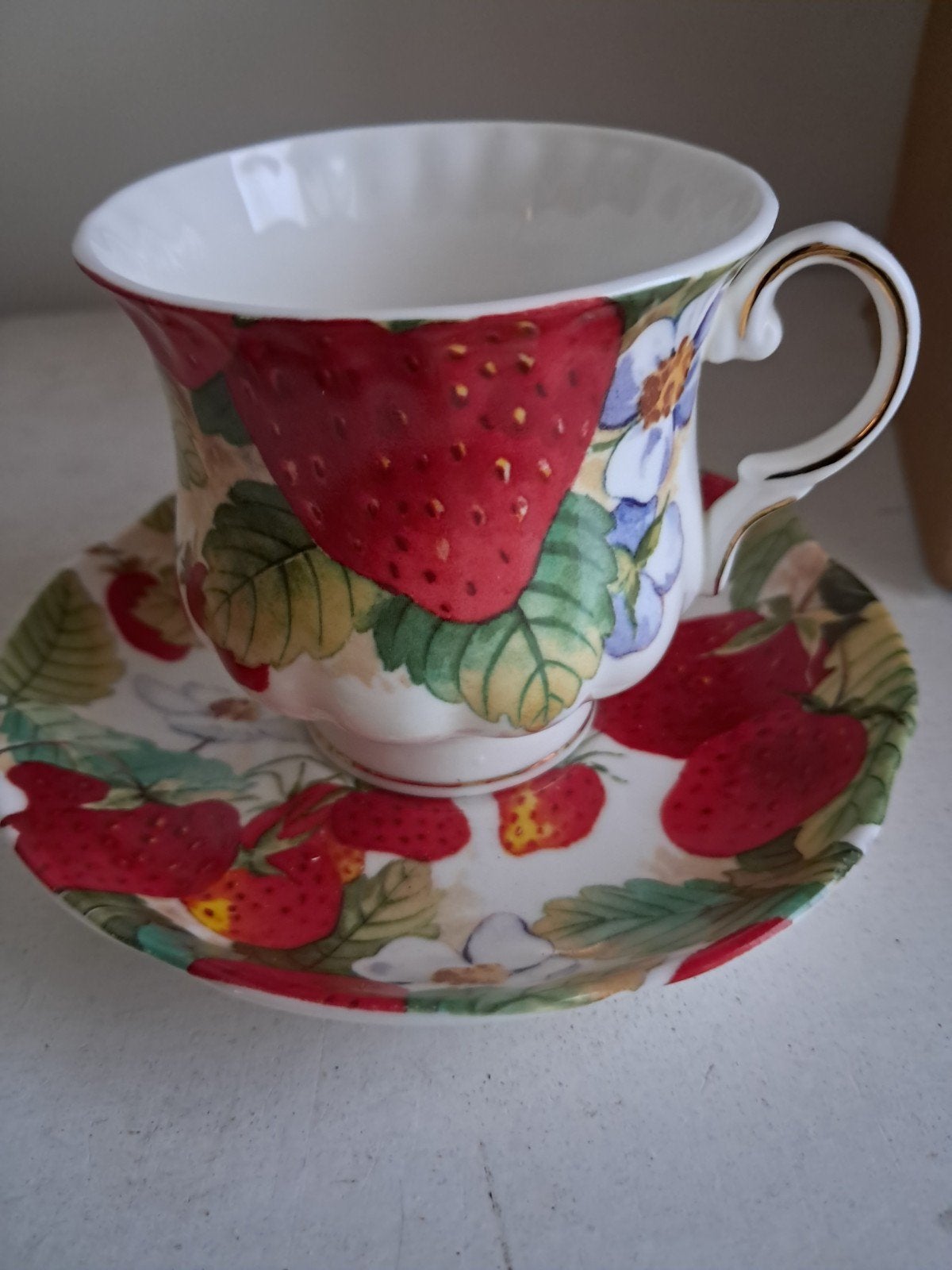 Bone china london aardbei kop en schotel, Antiek en Kunst, Ophalen of Verzenden