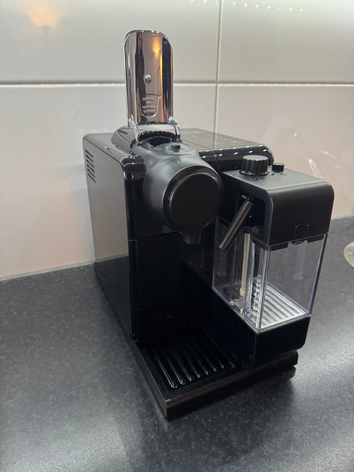 Delonghi Nespresso EN550.BM Lattissima Touch, Ophalen of Verzenden, Zo goed als nieuw, Koffiemachine