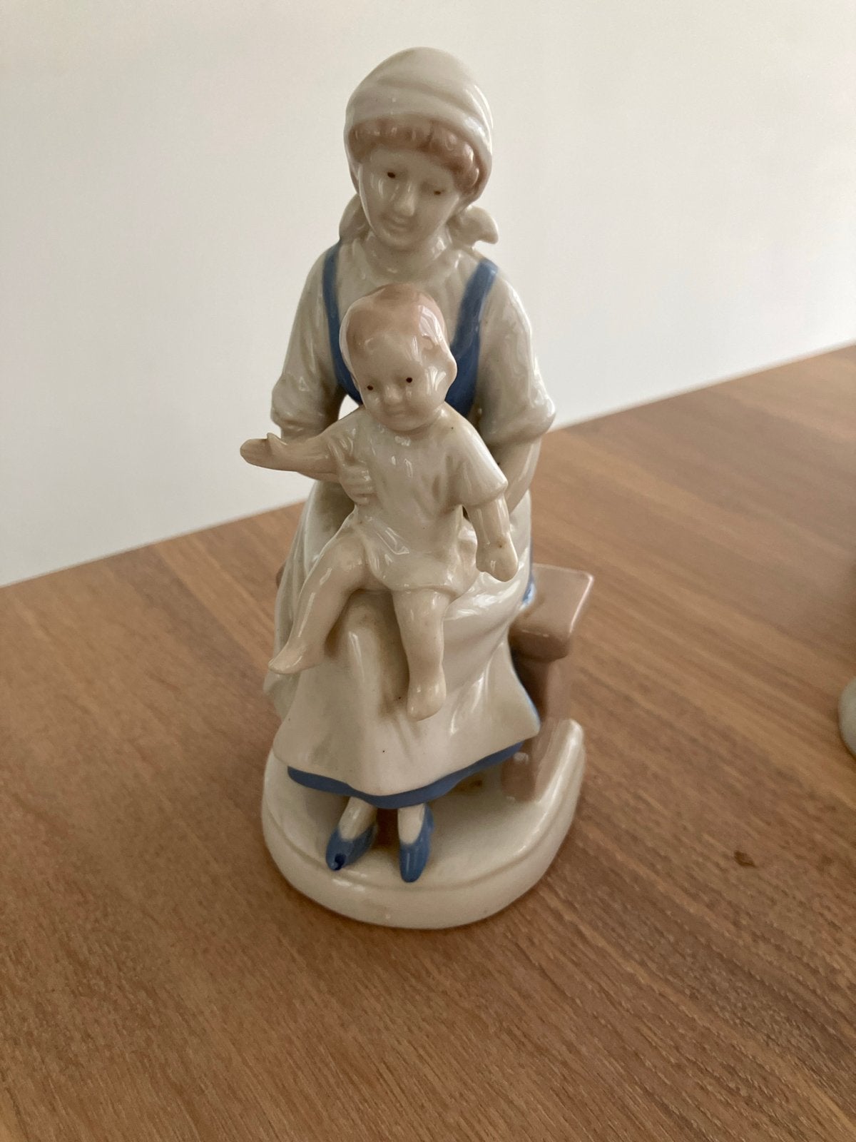 Beeldje Gräfenthal Carl Schneider moeder en kind 15 cm, Ophalen, Gebruikt, Mens