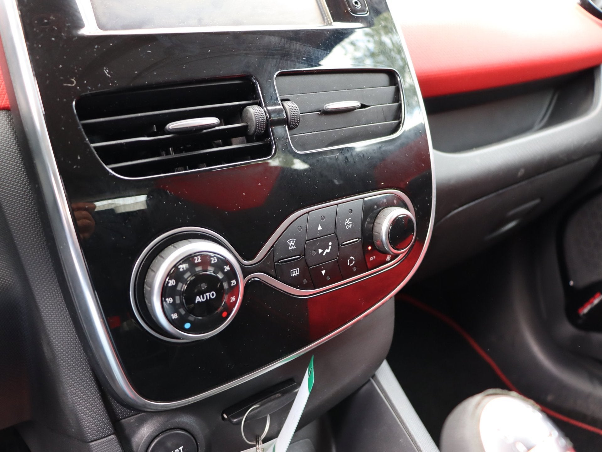 Foto 17 van Renault Clio 0.9 TCe ECO Night&Day navi LM 4-deurs *99.000km