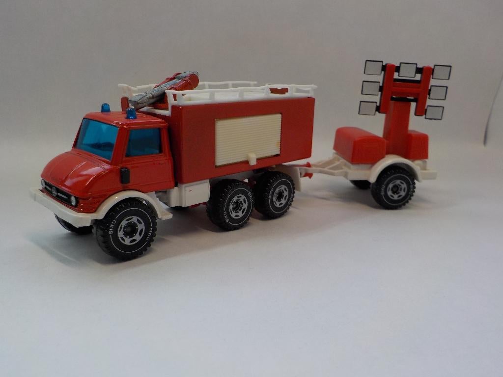 Siku 2913 Brandweer Unimog, met aanhanger met lichtmast, Ophalen of Verzenden, Gebruikt, Overige typen