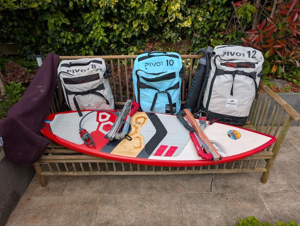Naish Pivot quiver 8m, 10m, 12m + barren + pomp, Watersport en Boten, Kitesurfen, Directional, Ophalen, Gebruikt, Kitesurf-set