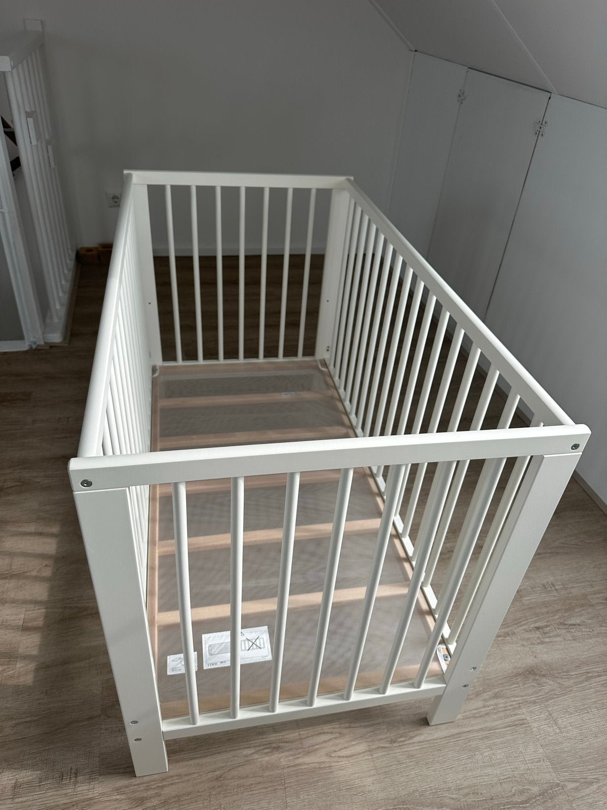 Wit babybedje met matras- Zo goed als nieuw, 70 tot 85 cm, Zo goed als nieuw, Lattenbodem, 140 tot 160 cm