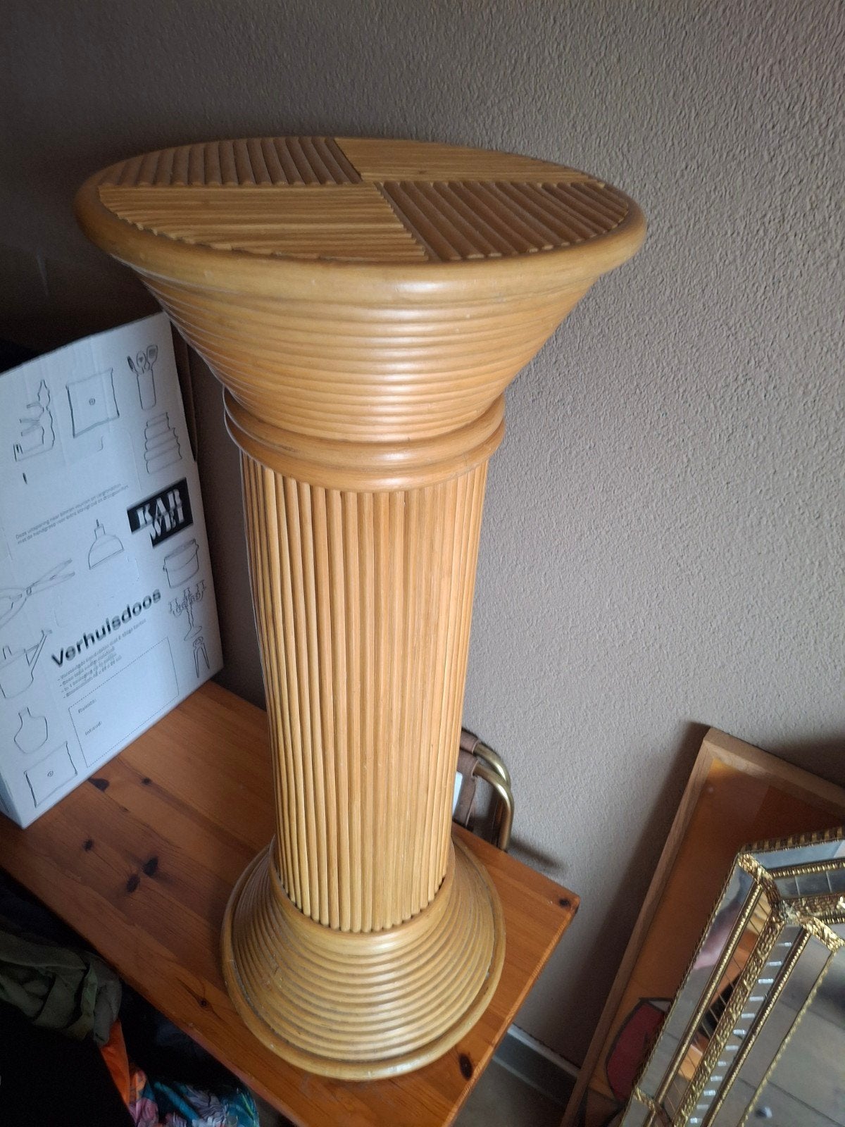 Rotan plantenzuil / sokkel, Huis en Inrichting, Woonaccessoires | Zuilen en Pilaren, Ophalen