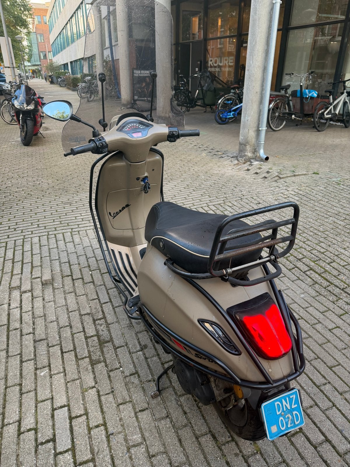 Vespa Sprint 2018 - Stijlvolle en betrouwbare scooter, Fietsen en Brommers, Ophalen, Gebruikt, Benzine, Vespa