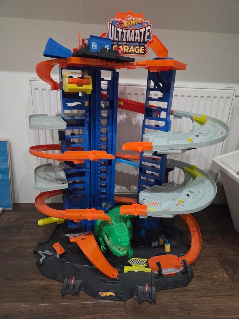 Hot Wheels Ultimate Garage met T-Rex, Ophalen, Gebruikt