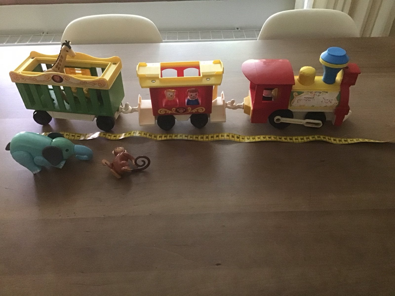 Fisher Price circustrein met 3 wagons, 4 dieren en 4 popjes., Ophalen of Verzenden, Gebruikt
