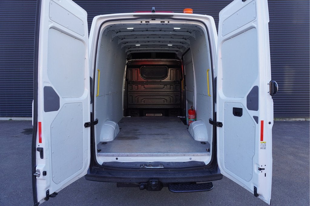 Volkswagen Crafter 35 177pk RWD L3H3/L2H2 3500kg Trekhaak Ap, Gebruikt, 4 cilinders, Volkswagen, Wit