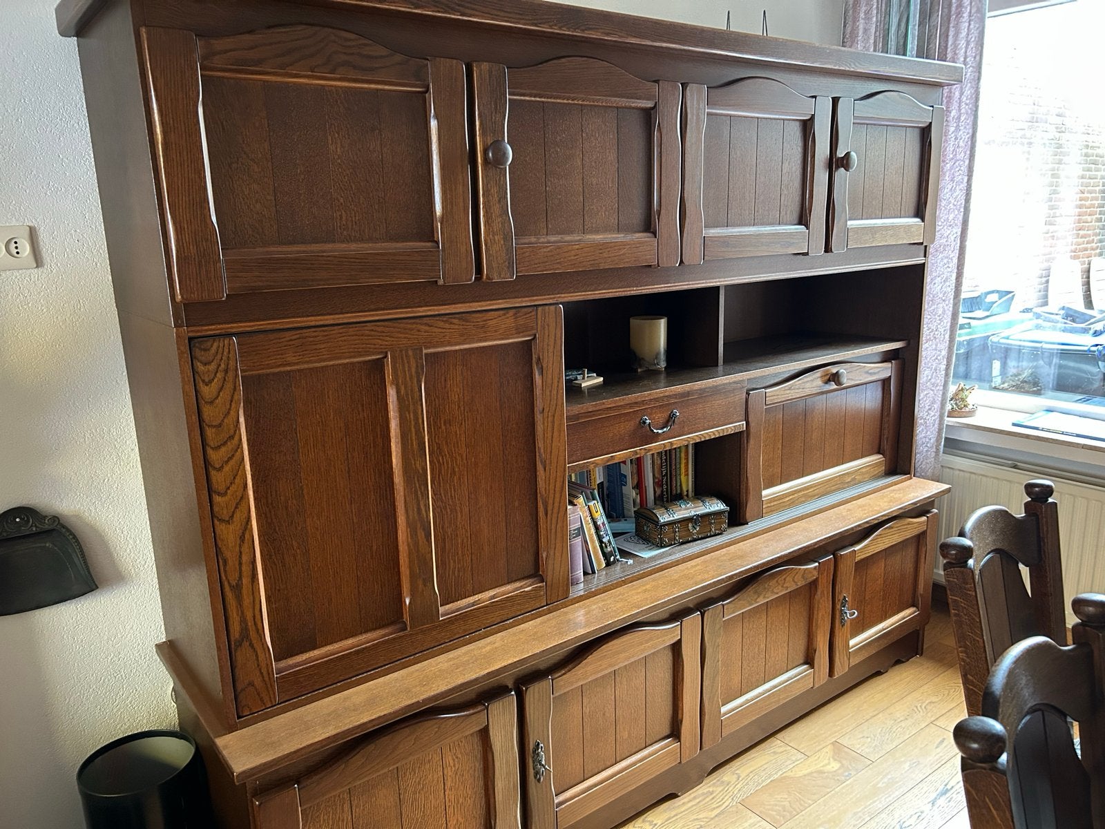 Eikenhouten dressoir/kast met veel opbergruimte, Huis en Inrichting, Kasten | Buffetkasten, Ophalen, Gebruikt, Eikenhout, Met lade(s)