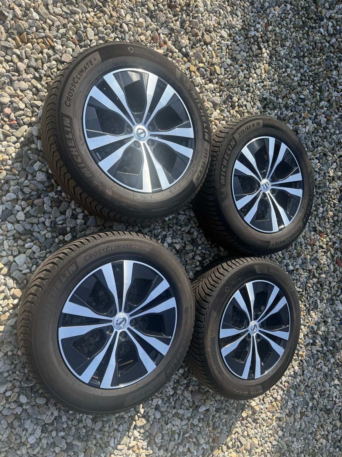 Originele Volvo XC60 velgen Michelin Crossclimate 235/60 R18, Ophalen, 18 inch, Gebruikt, Banden en Velgen