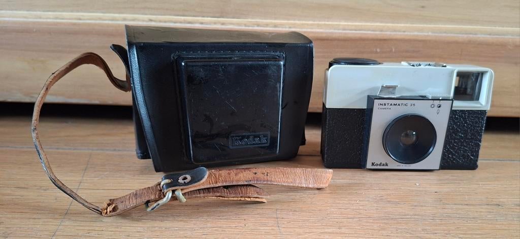 Kodak Instamatic 25 camera met hoesje, Ophalen of Verzenden